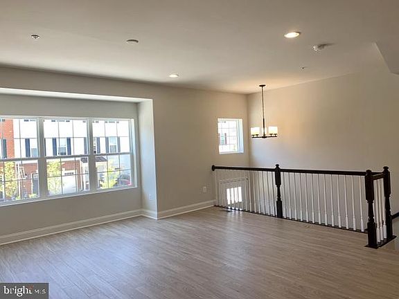 5th image of 613 Clear Blue Ln