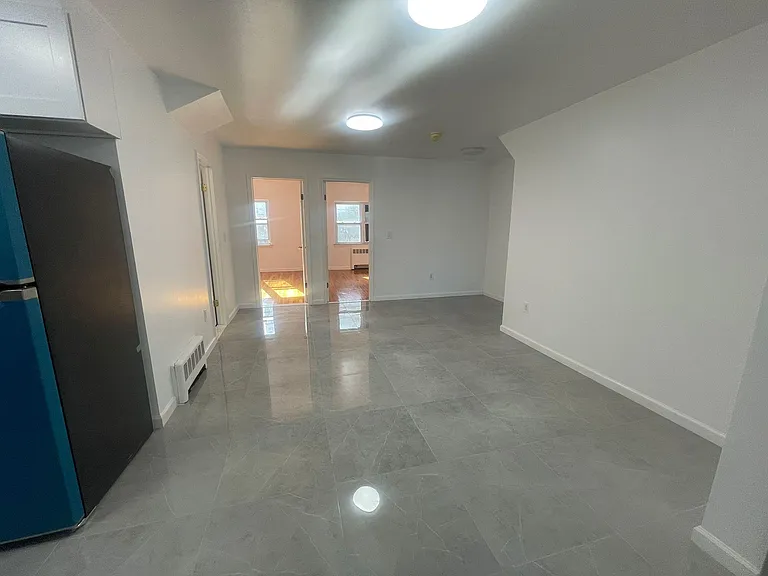 2320 Young Ave #2 — Photo 3