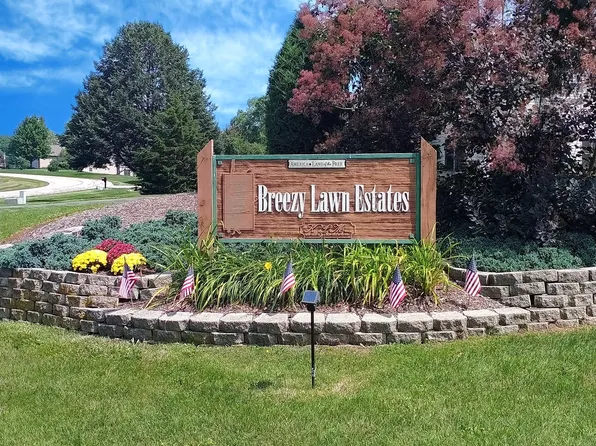 11212 E Riviera Dr, Spring Grove, IL 60081