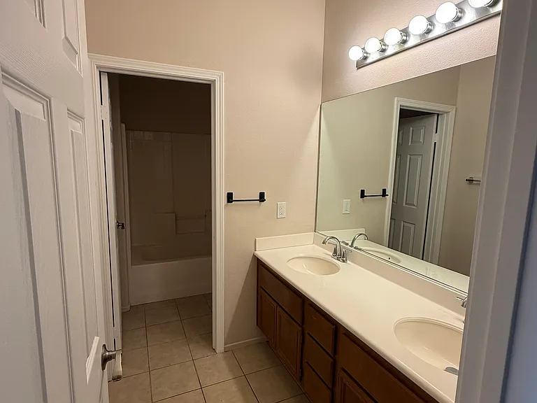 3045 W Newgrove St — Photo 19