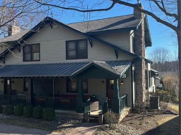 3486 Creekside Ct, Hellertown, PA 18055