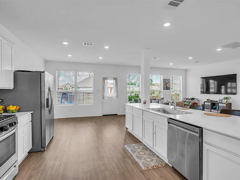 6304 Arcadia Sound Ln — Photo 12