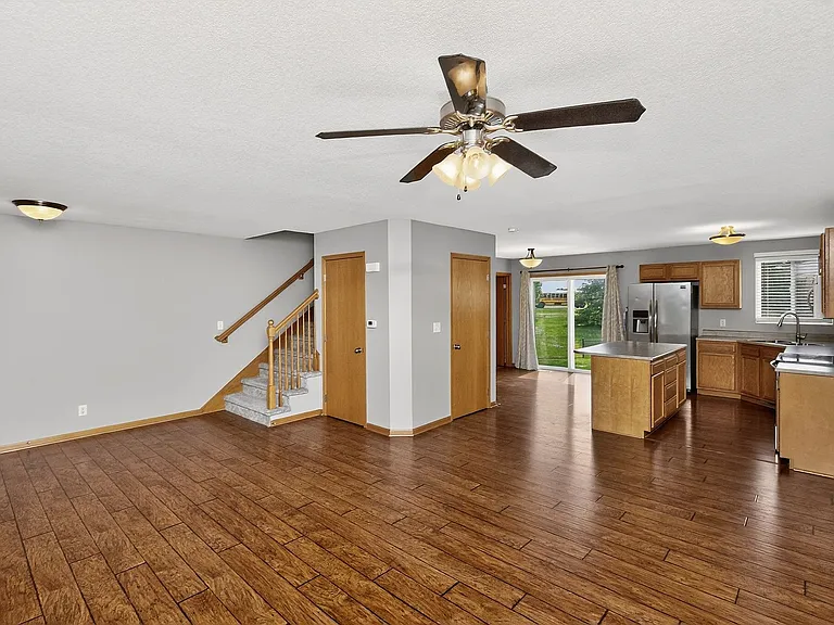 760 SE Carefree Ln — Photo 3