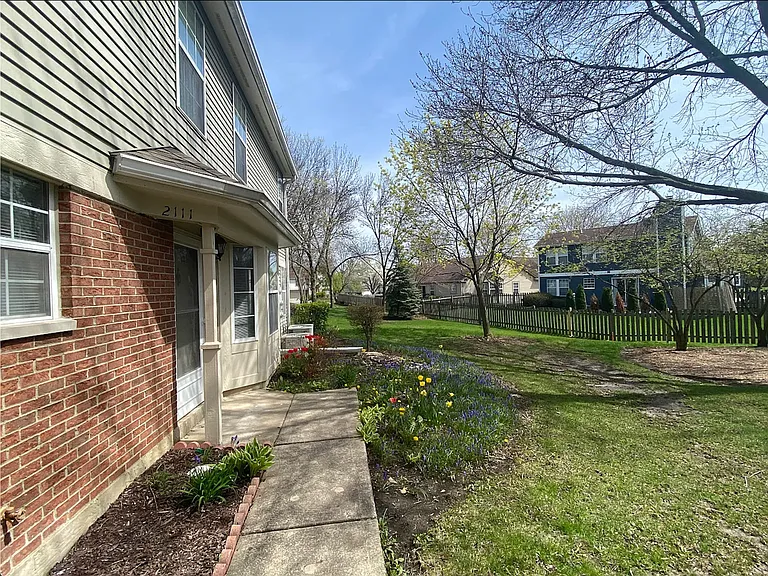 2111 Camden Ln #2111 — Photo 2