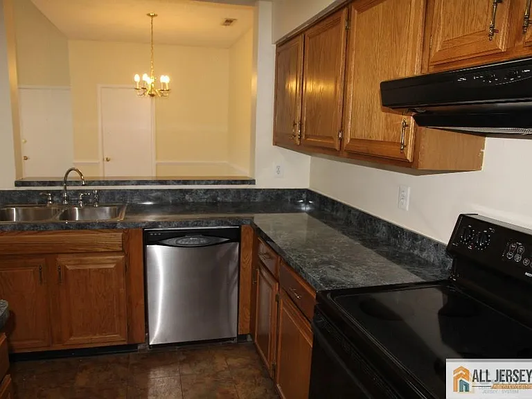 9006 Tamarron Dr — Photo 5