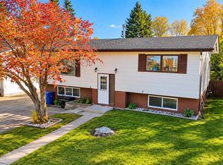 33 N Valley Cres, Lacombe, AB T4L1R9