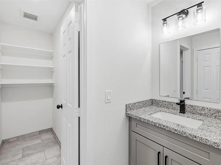 6138 Brookfield Dr #B — Photo 13