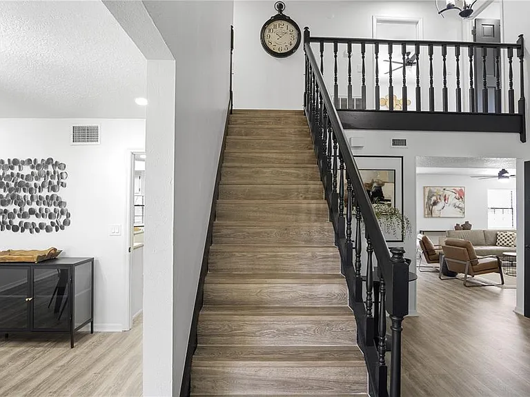 2540 Albany Dr — Photo 17