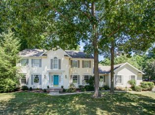 2777 Forest View Dr, Akron, OH