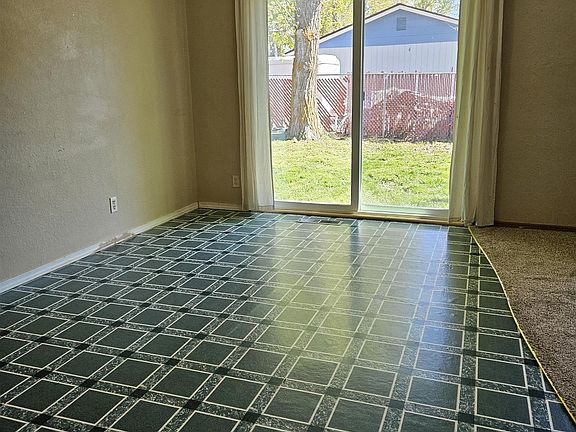 5th image of 709 Willow St #880