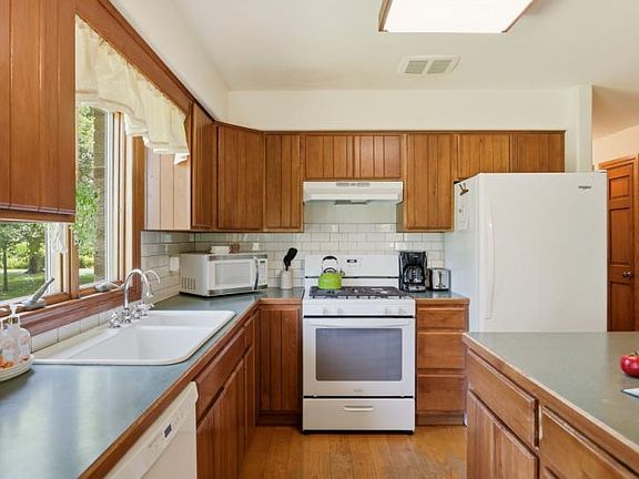 4th image of 2525 W Sanilac Rd