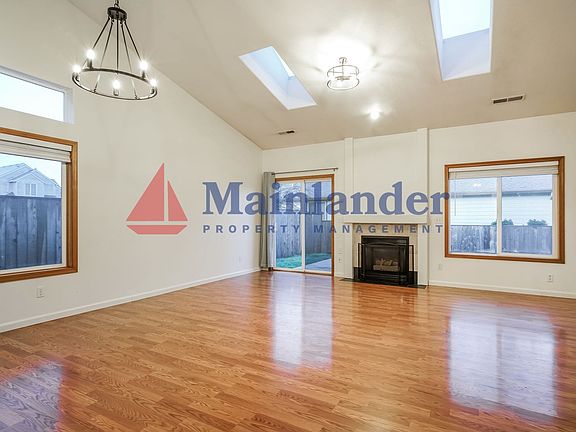 3rd image of 445 SE 71st Pl