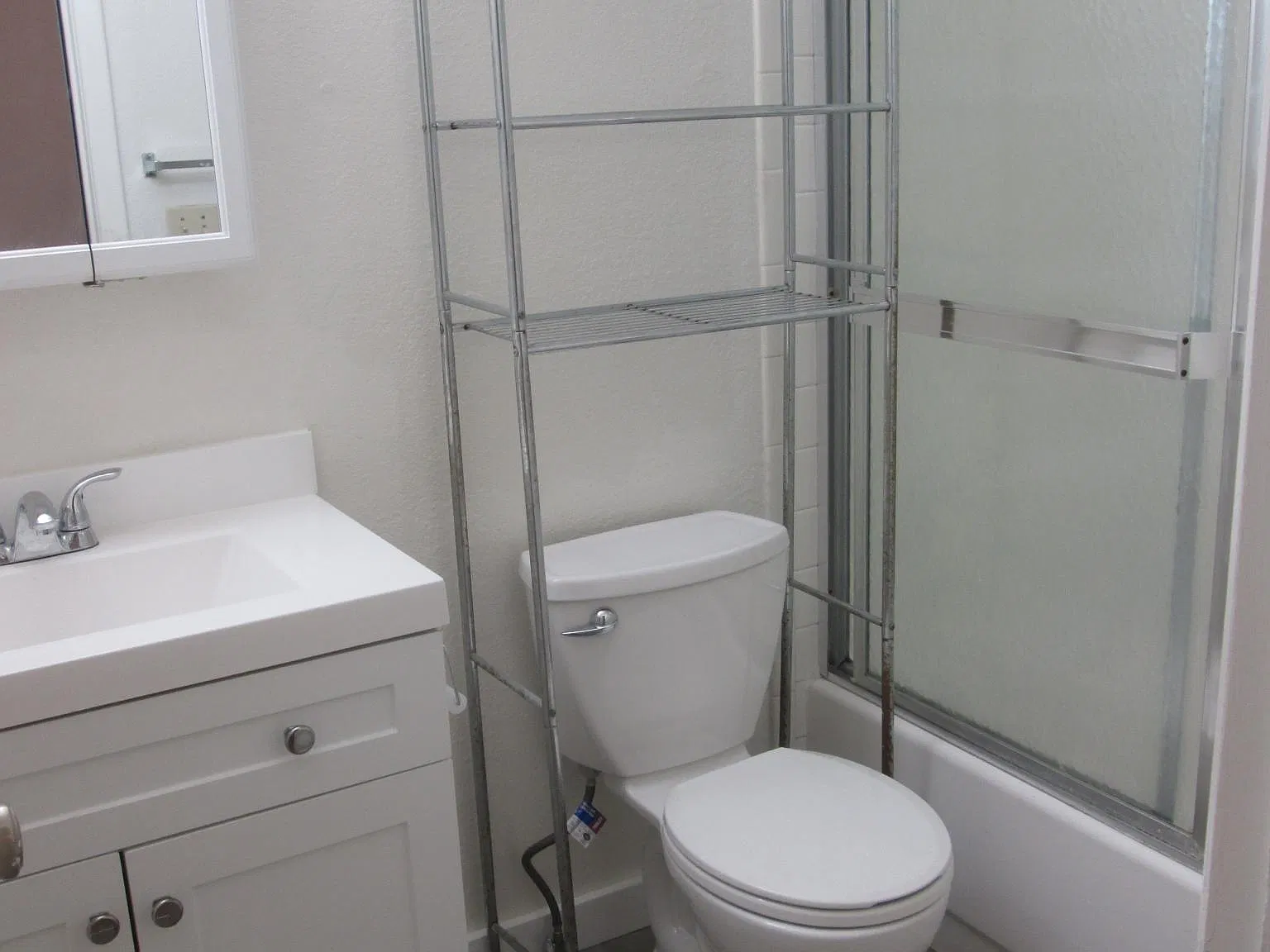 3 bed, 1100 sqft, $3,350 — Photo 3