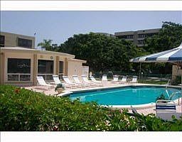 5th image of 555 Banyan Tree Ln APT 106