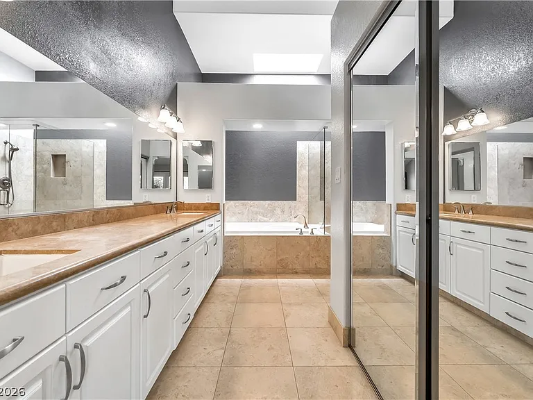 5142 Southern Hills Ln — Photo 3
