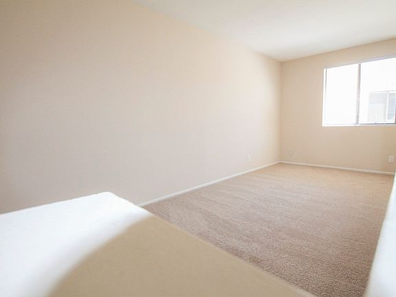 5th image of 14540 Dickens St APT 203