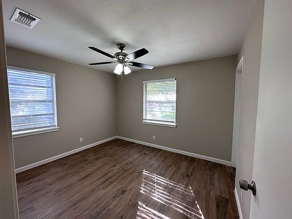5th image of 921 S Valentine Dr