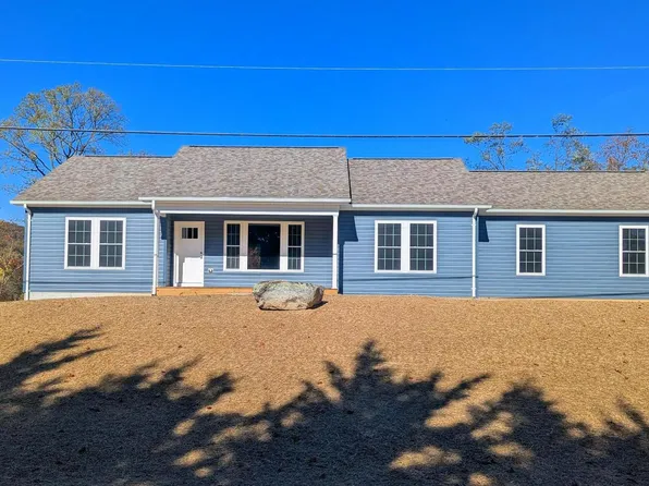 3 Bayonet Ct, Berkeley Springs, WV 25411