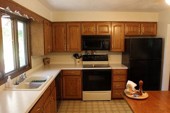 3rd image of 124 Hilltop Dr