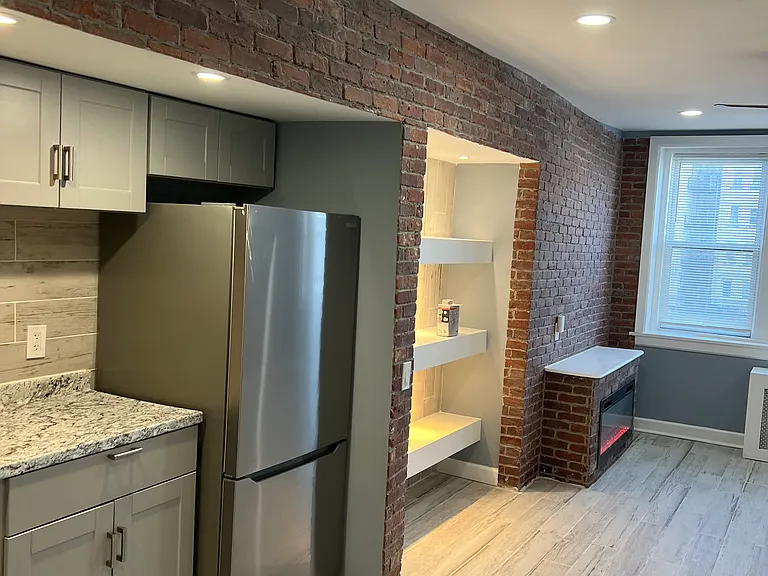 33 S Iowa Ave #B6 — Photo 2
