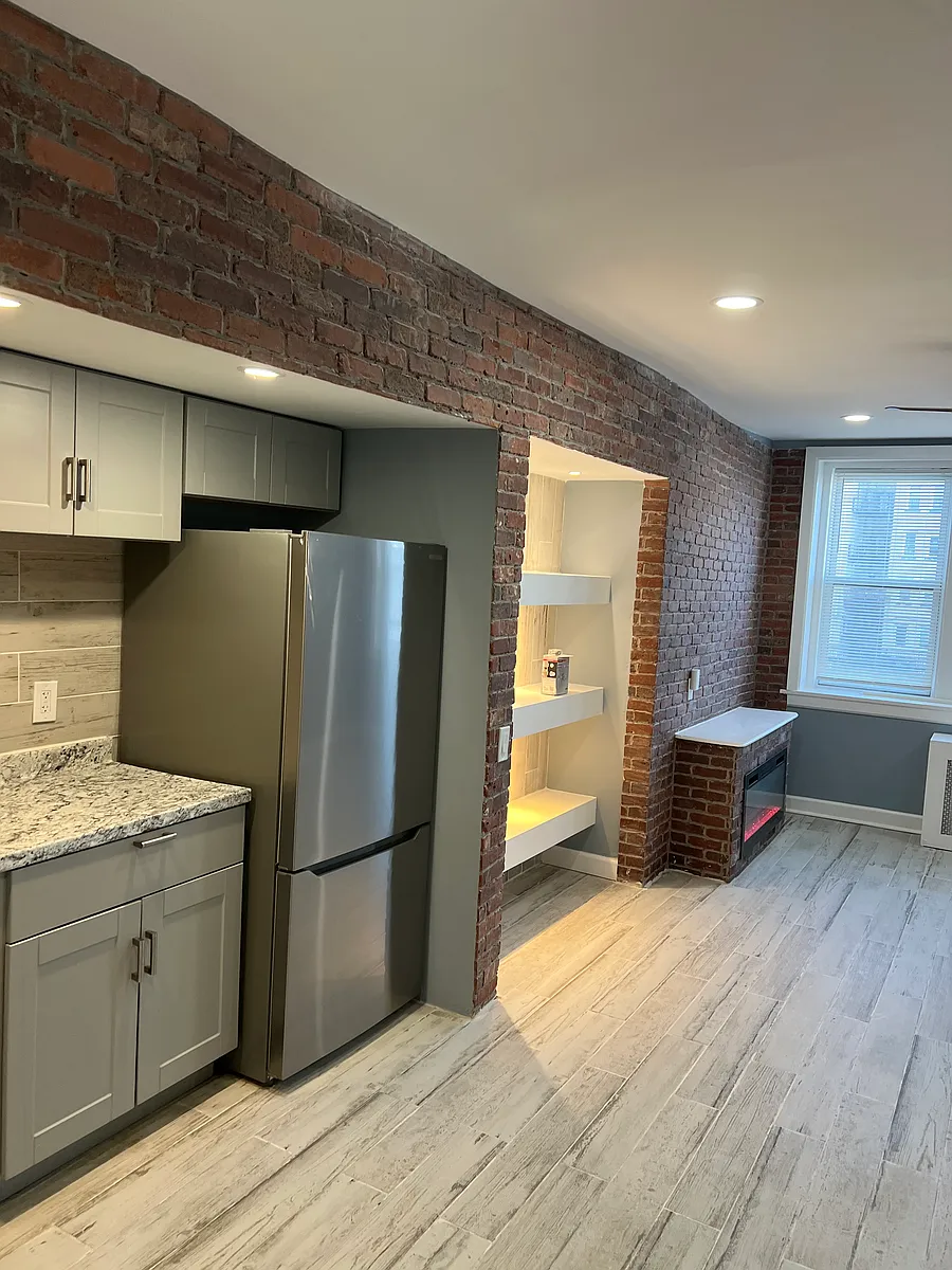 Building Photo - 33 S Iowa Ave #B6