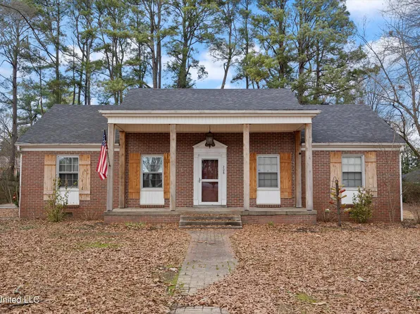 208 E Gilmore St, Senatobia, MS 38668
