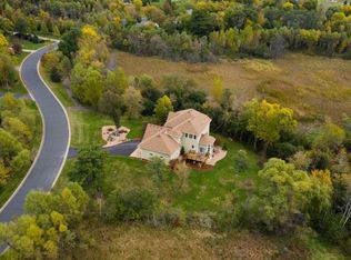 9179 Amber Dr, Lakeville, MN 55044