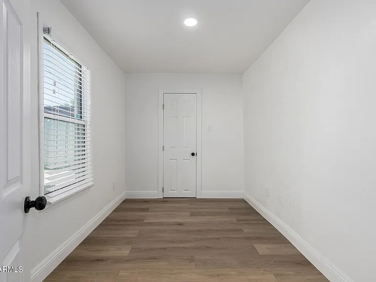 723 E Sunnyslope Ln — Photo 19
