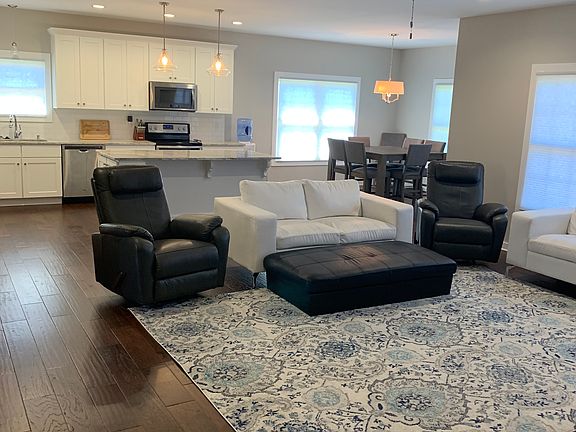 3rd image of 192 Blossom Cir