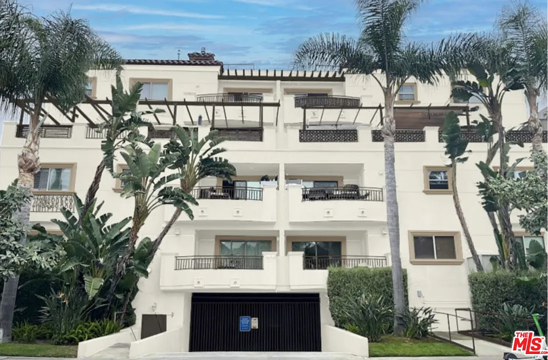 3 bed, 2.0 bath, 1386 sqft, $3,800 — Photo 1