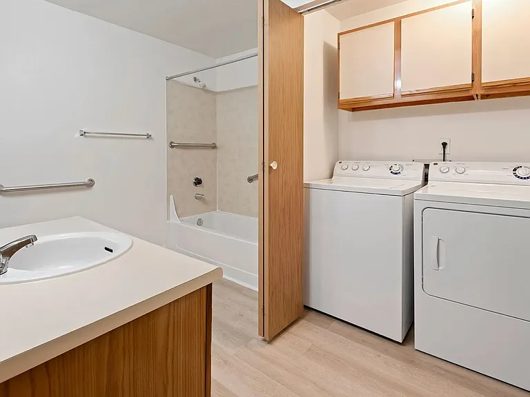 Glenbrook Apartments — Photo 22
