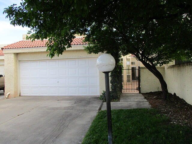 1st image of 528 Eastlake Dr SE