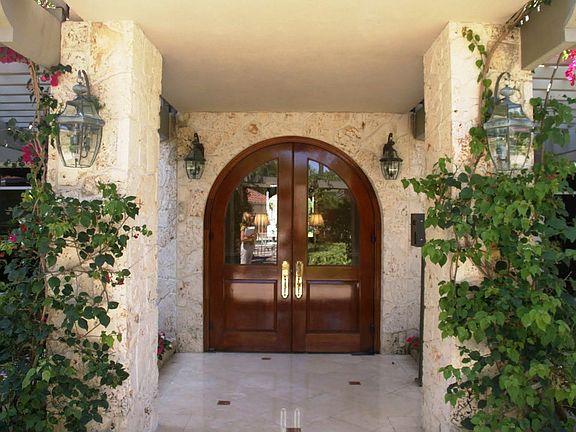 L'Ermitage Building Entry
