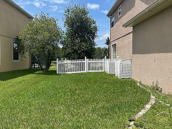 4th image of 1744 Amaryllis Cir