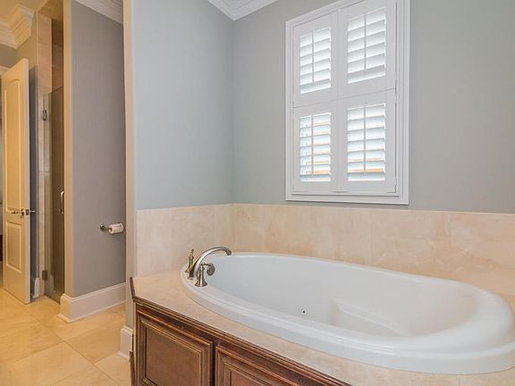 5th image of 217 Biltmore Way