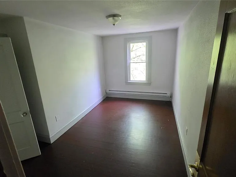 233 W Ridge St — Photo 4