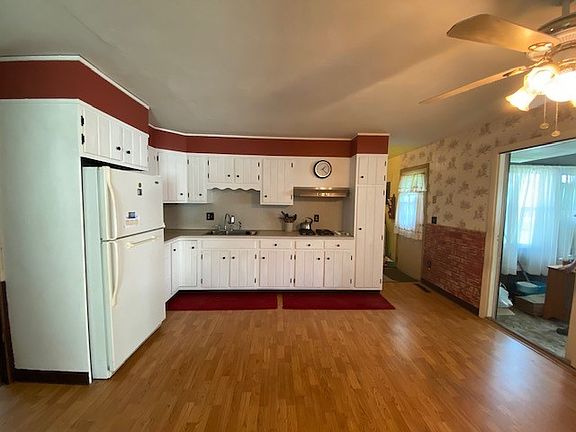 4th image of 66 Pamela Dr