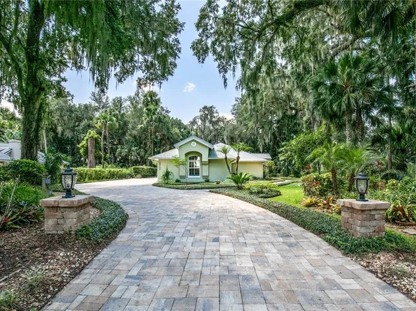 16720 Beauclaire Ct, Tavares, FL 32778