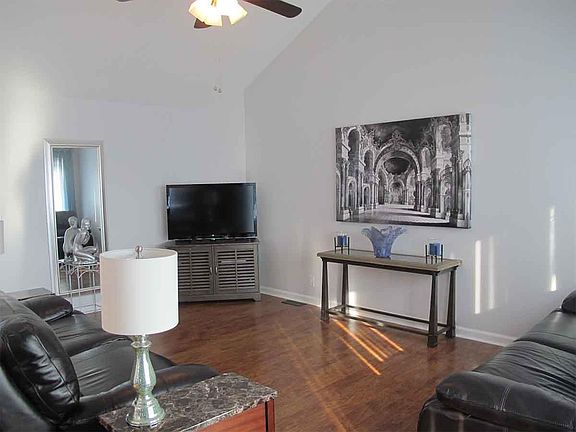 5th image of 4131 Elizabeth Dr