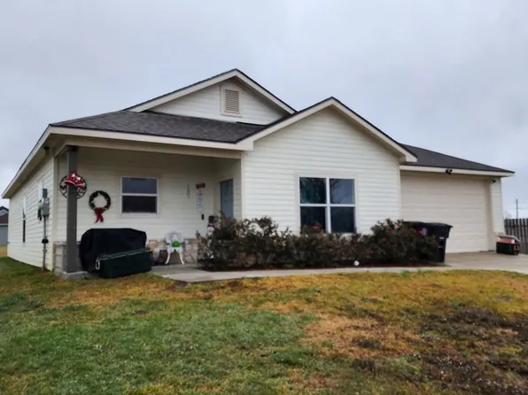 105 Macaw Ave, Schulenburg, TX 78956