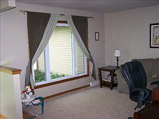 5th image of 240 Valley Dr