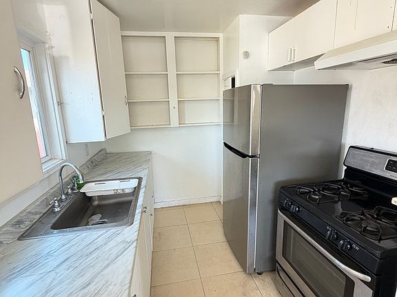 4th image of 3551 47th St