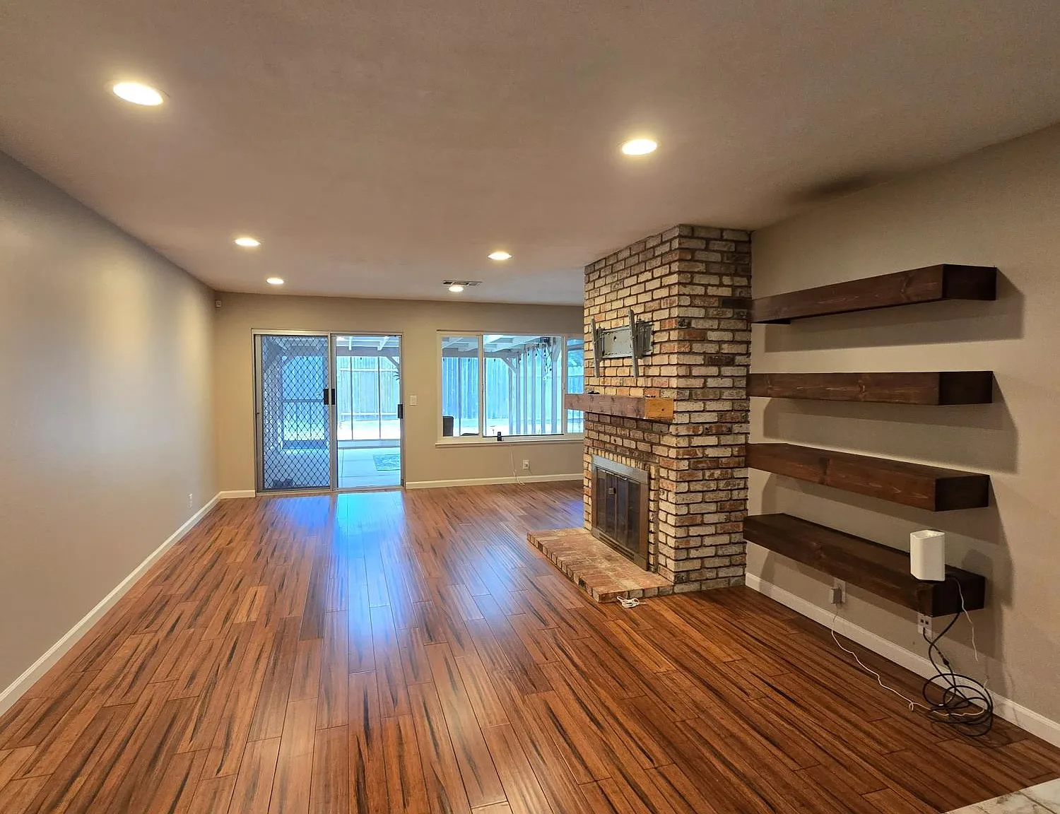 4 bed, 1596 sqft, $2,950 — Photo 3