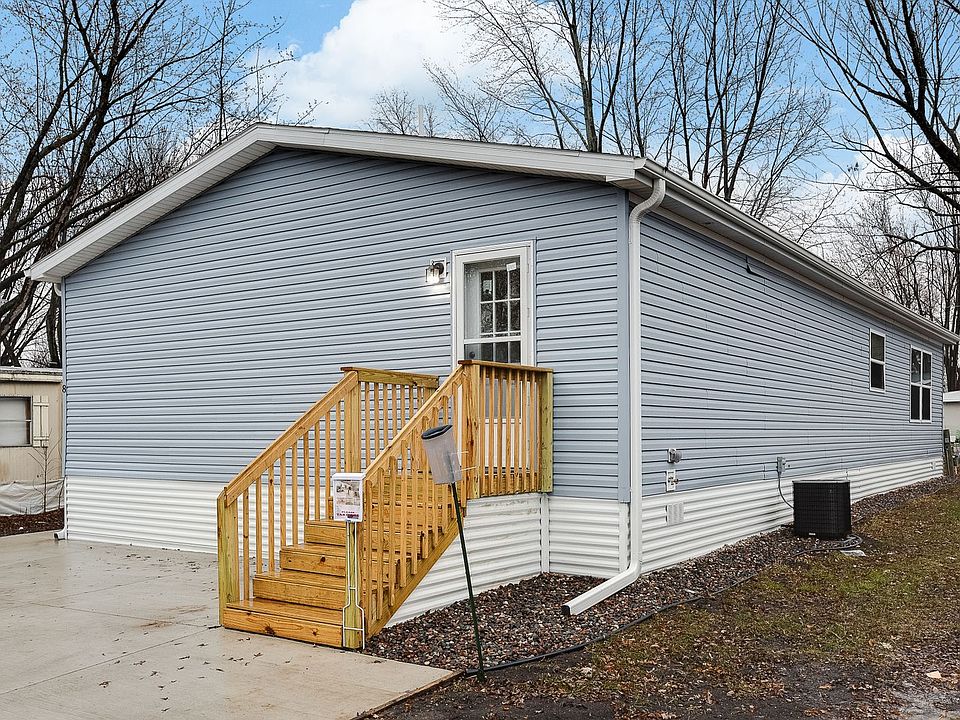 1st image of 8 Fairhills Dr