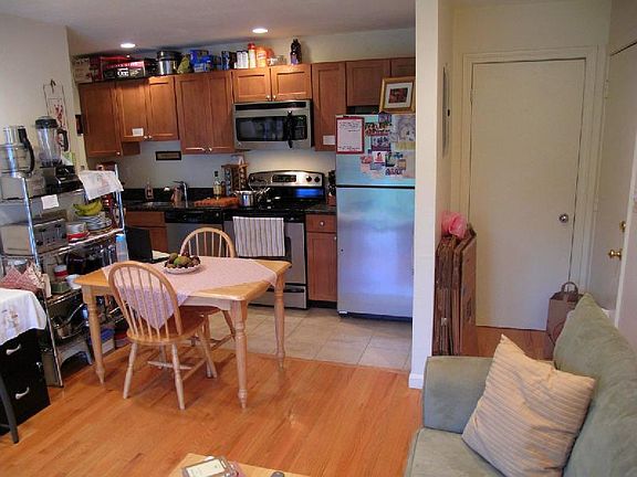 2nd image of 126 Clifton St APT 4