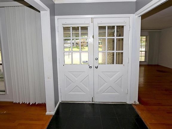 3rd image of 1401 Orchard Lakes Dr