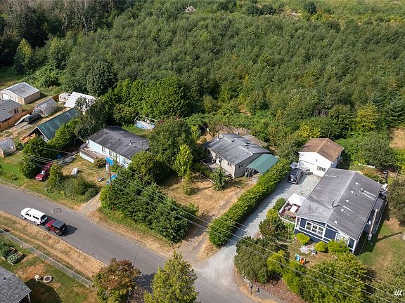 2nd image of 4451 Moresby Way