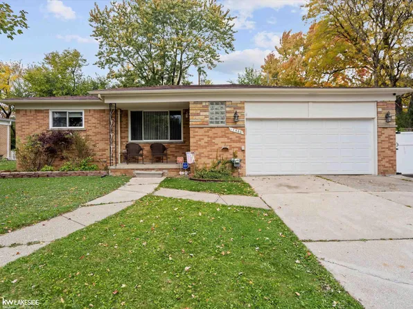 17560 Stratford Dr, Southfield, MI 48075