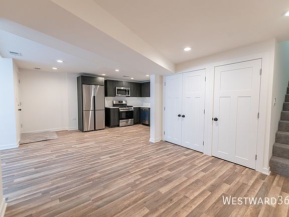 2nd image of 4853 N Kenmore Ave