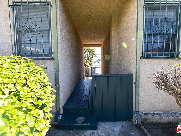 1940 S Robertson Blvd #1 — Photo 35